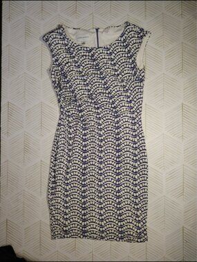 Blue and White Patterned Cap-Sleeve Sheath Dress Euc Size 4